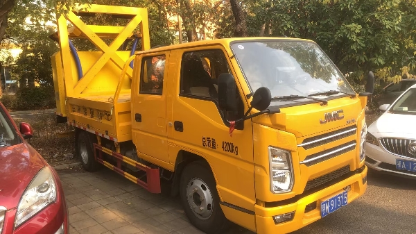 100K防撞車(chē)，帶太陽(yáng)能光板